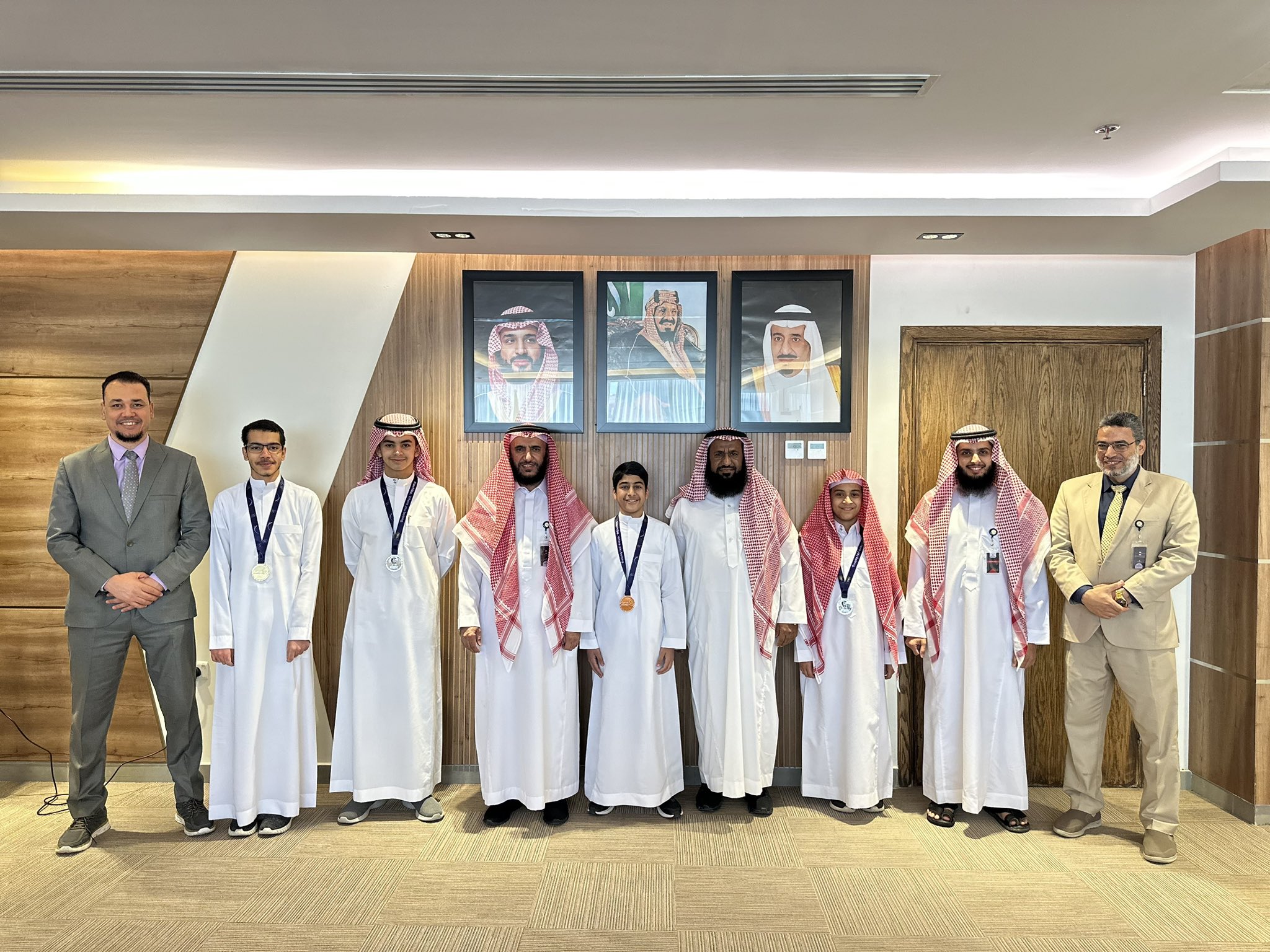 تهنىء مدارس التعلم ثنائي اللغة طلابها الفائزين في مسابقة بيبراس موهبة الدولية